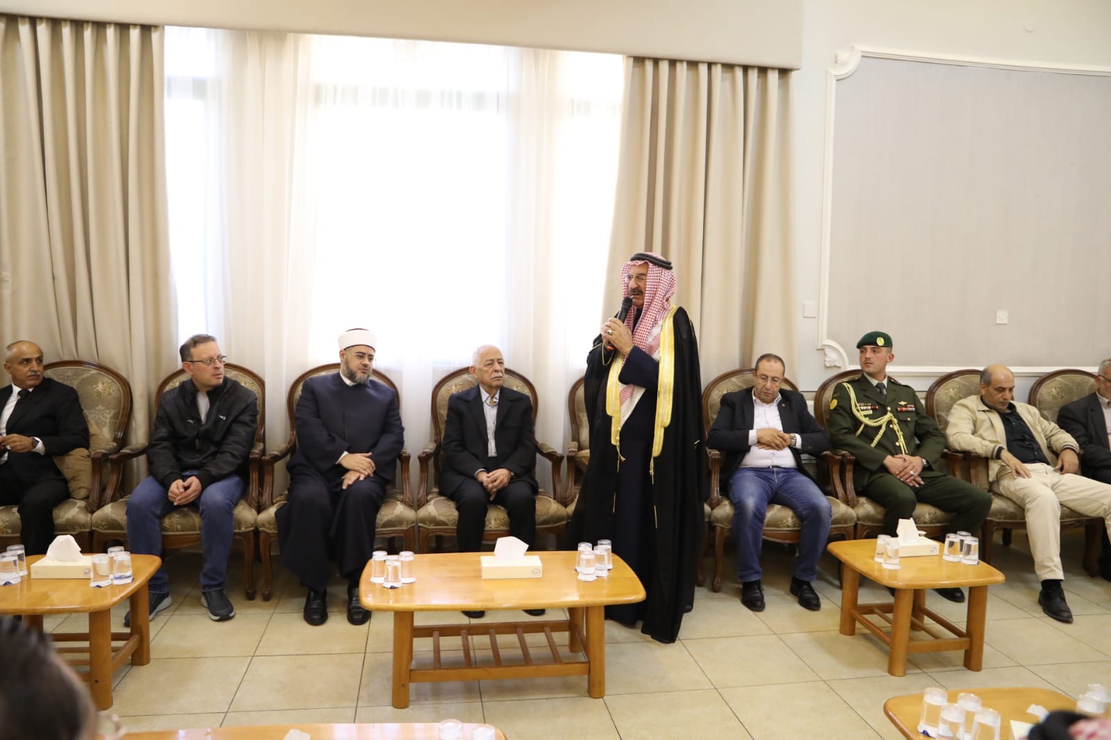 مندوبا عن الملك وولي العهدالعيسوي يعزي عشيرة النعيمات.