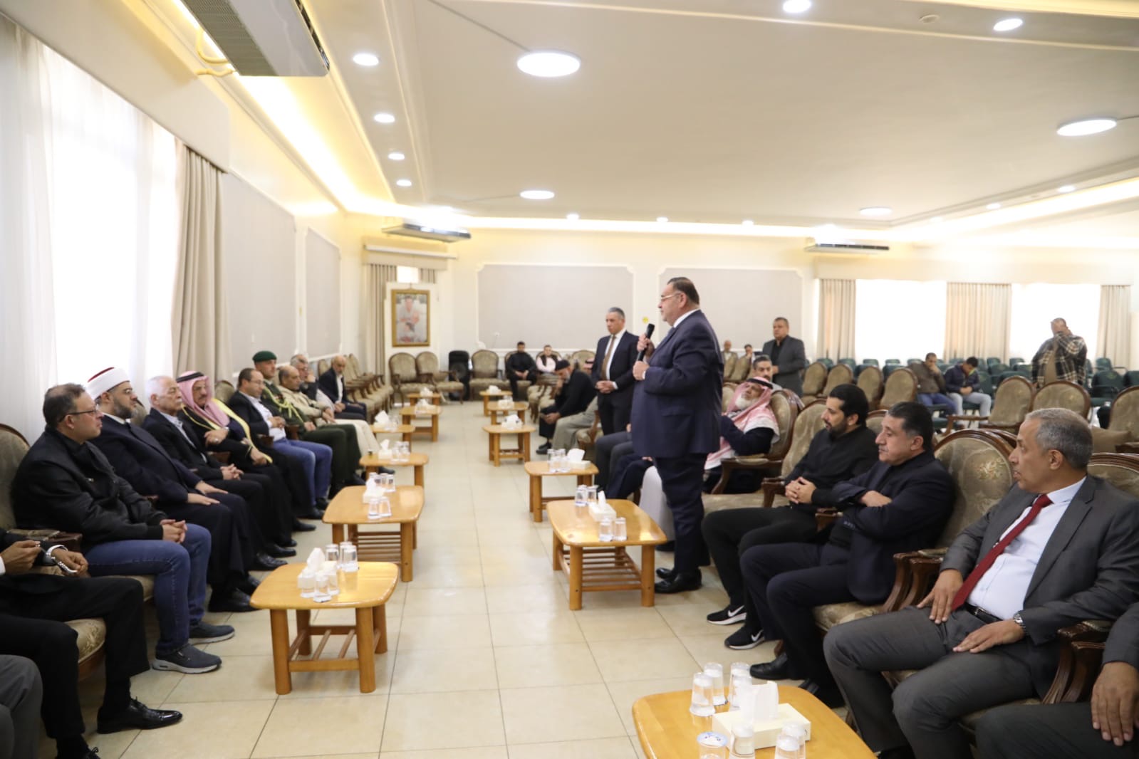 مندوبا عن الملك وولي العهدالعيسوي يعزي عشيرة النعيمات.