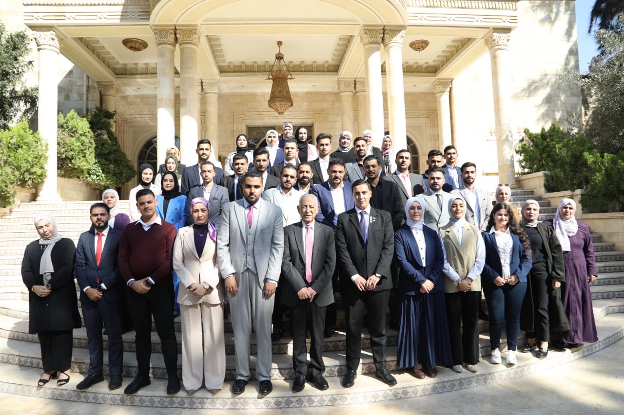 رئيس الديوان الملكي يلتقي وفدا من جامعة العلوم التطبيقية الخاصة وشباب عجلون