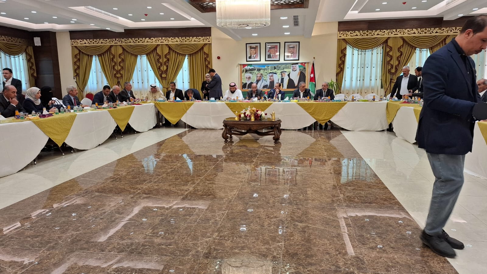 لقاء تشاوري بين مجلس محافظة الكرك ونواب المحافظة