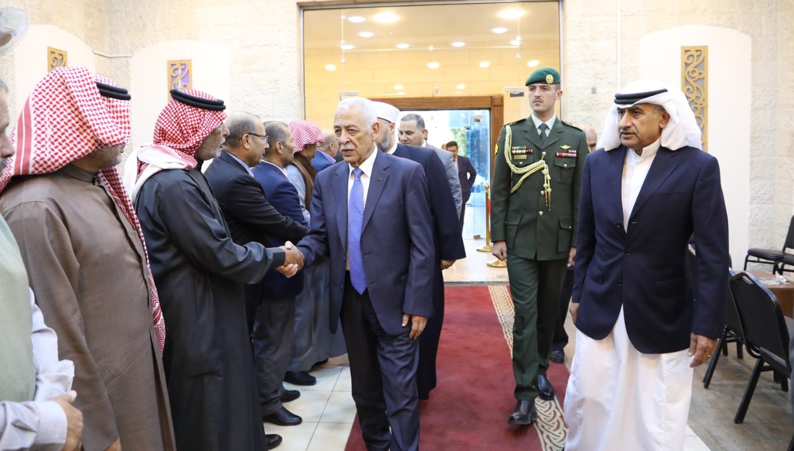مندوبا عن الملك وولي العهد.. العيسوي يعزي العظامات والطوال