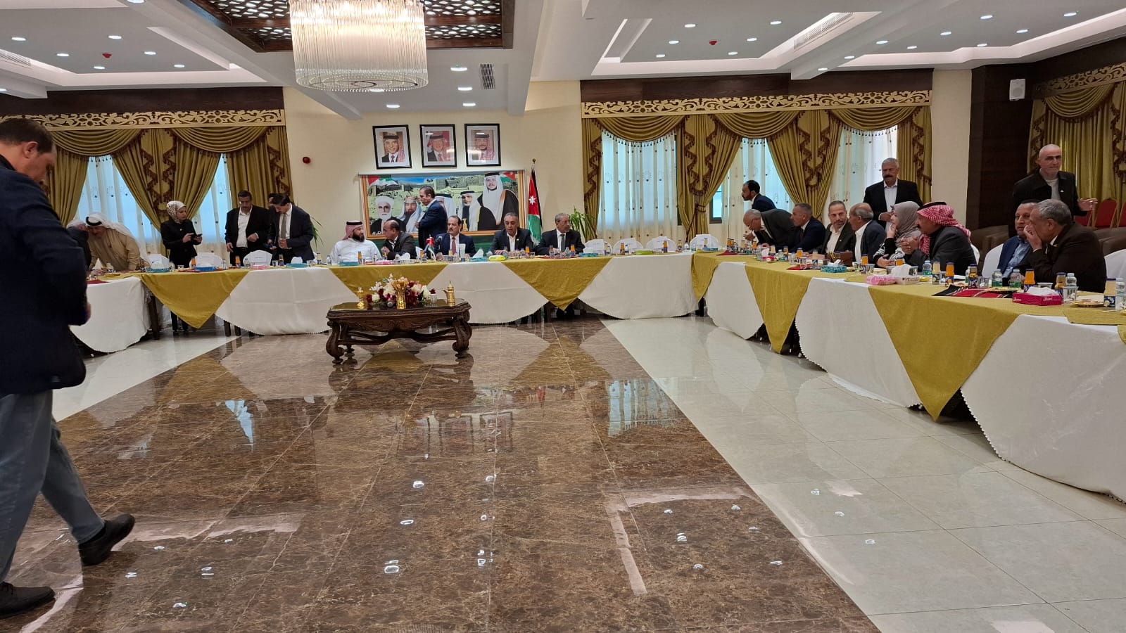 لقاء تشاوري بين مجلس محافظة الكرك ونواب المحافظة