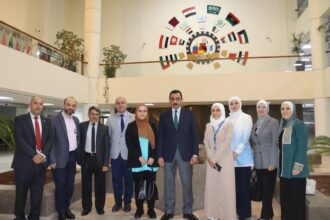 مدير عام الغذاء والدواء يتفقد في جولة ميدانية أحد مراكز الدراسات الصيدلانية