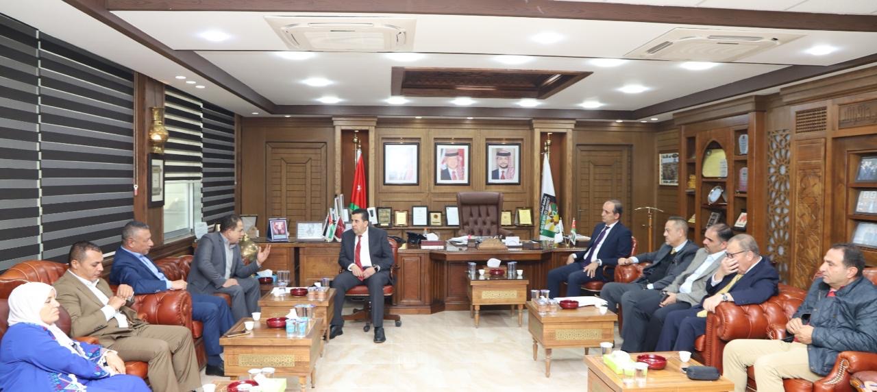 رئيس جامعة البلقاء التطبيقية يلتقي رئيس وأعضاء مجلس محافظة جرش؛ لبحث سبل التعاون المشتركي