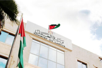 وزارة العمل تعقد اجتماعاً للجنة الثلاثية لمناقشة الحد الأدنى للأجور