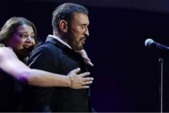 ماذا قال كاظم الساهر عن اقتحام معجبة للمسرح