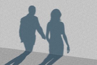 فضيحة رجل اعمال متهم بمعاشرة 400 امرأة بينهم زوجات مشاهير