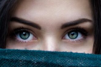 كيف تتعرف على شخصية المرأة من عيونها ؟