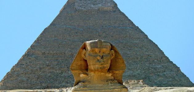 مهندس مصري يتسلق هرم خفرع والأجهزة الأمنية تقبض عليه