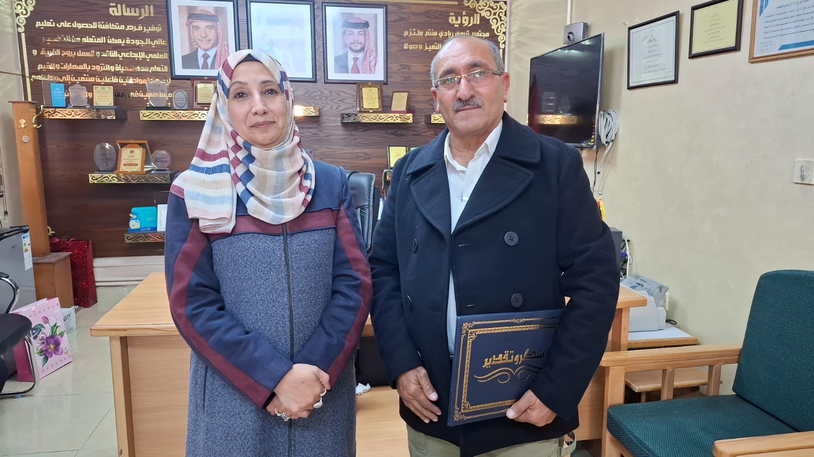مديرة تربية القصر زاهرة بني عطية تكرم المشاركين في فعالية التوعية المهنية ببرنامج BTEC