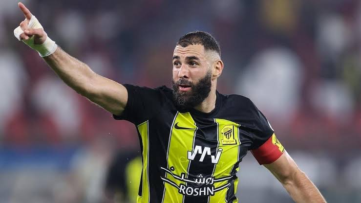 ما حقيقة عودة بنزيما إلى ريال مدريد بنهاية الموسم الجاري ؟