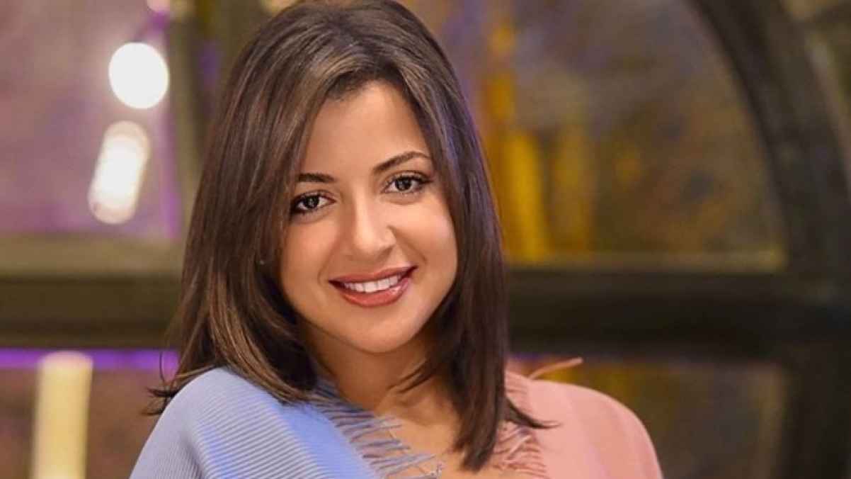 الفنانة المصرية منى الفاروق تعلن عن إصابتها بشلل المعدة