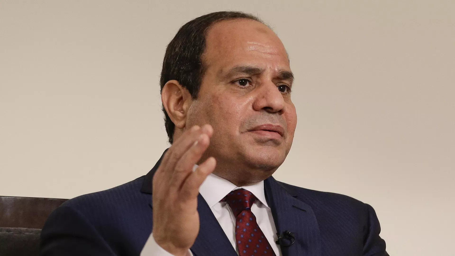 السيسي: يدي لم تتلطخ بالدماء ولم آخذ مال أحد لحماية مصر