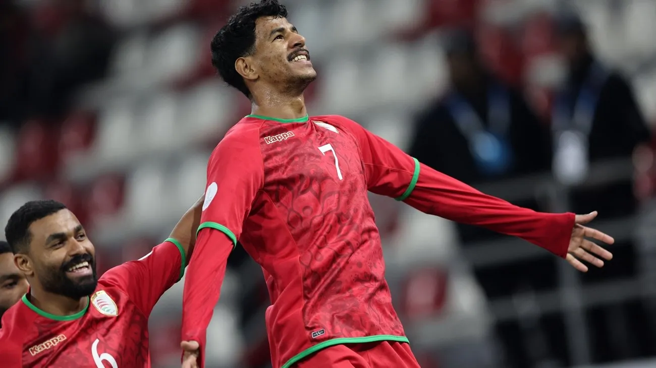 عمان يقلب تأخره إلى فوز مثير على قطر في كأس الخليج 26