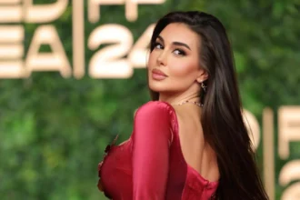 ياسمين صبري تؤدي العمره بعد مهرجان البحر الاحمر السينمائي
