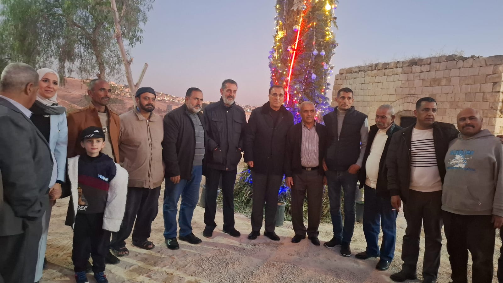 صورة حول : المعايطة يضييء شجرة عيد الميلاد مساء اليوم عند الدائرة الثقافية المعايطة يضييء شجرة عيد الميلاد مساء اليوم عند الدائرة الثقافية