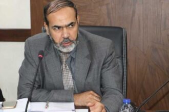 النواصرة ينتقد طريقة عمل الحكومة في أيامها الأولى