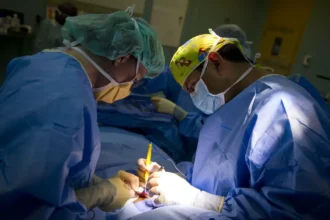 عاجل | إنقاذ عين شاب في عجلون بعد إصابة مدمرة بعود خشبي