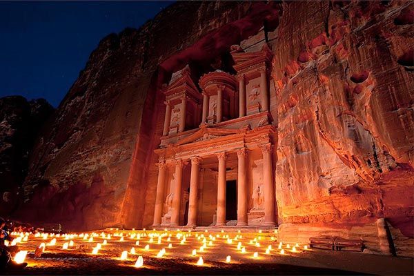 البتراء تسجل انخفاضاً حاداً في عدد الزوار الأجانب