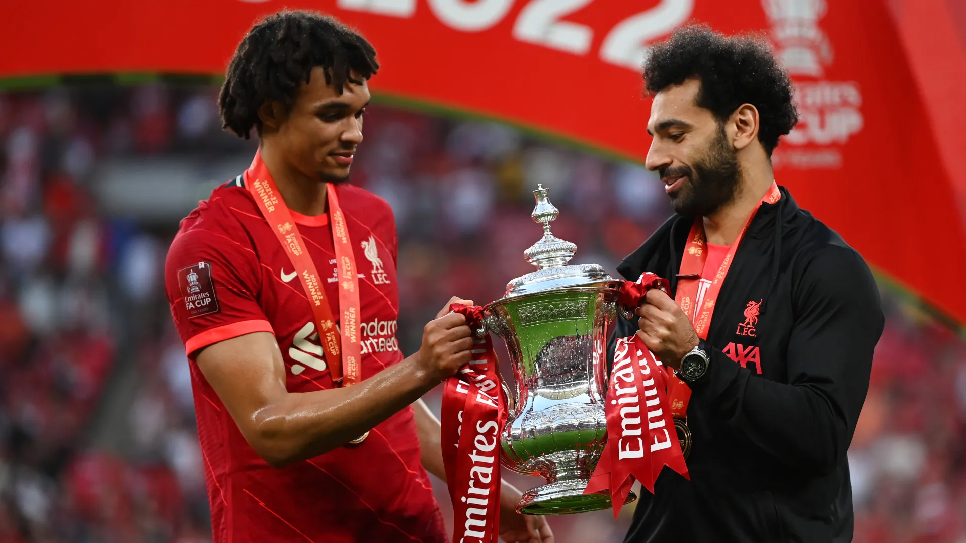 أرنولد يشترط راتب صلاح لتجديد عقده مع ليفربول