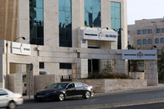 وزارة الاستثمار تكشف قريباً تفاصيل تعيين مدير براتب 4 آلاف دينار
