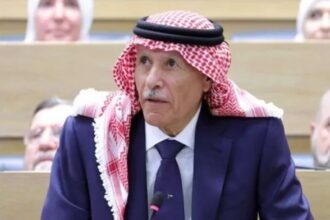 العرموطي يحتج على خروج رئيس الحكومه أثناء مداخلة له