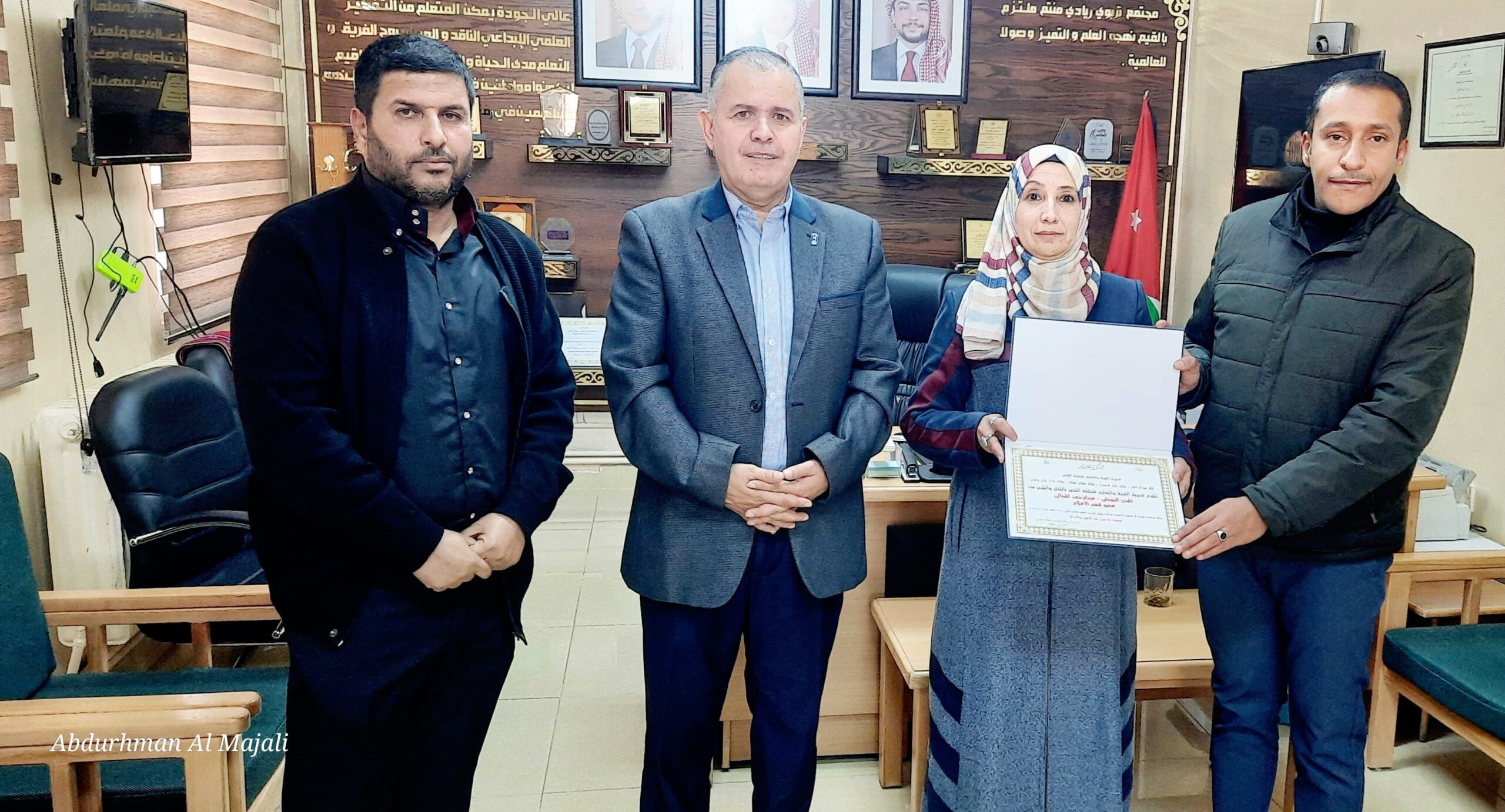 مديرة تربية القصر زاهرة بني عطية تكرم المشاركين في فعالية التوعية المهنية ببرنامج BTEC