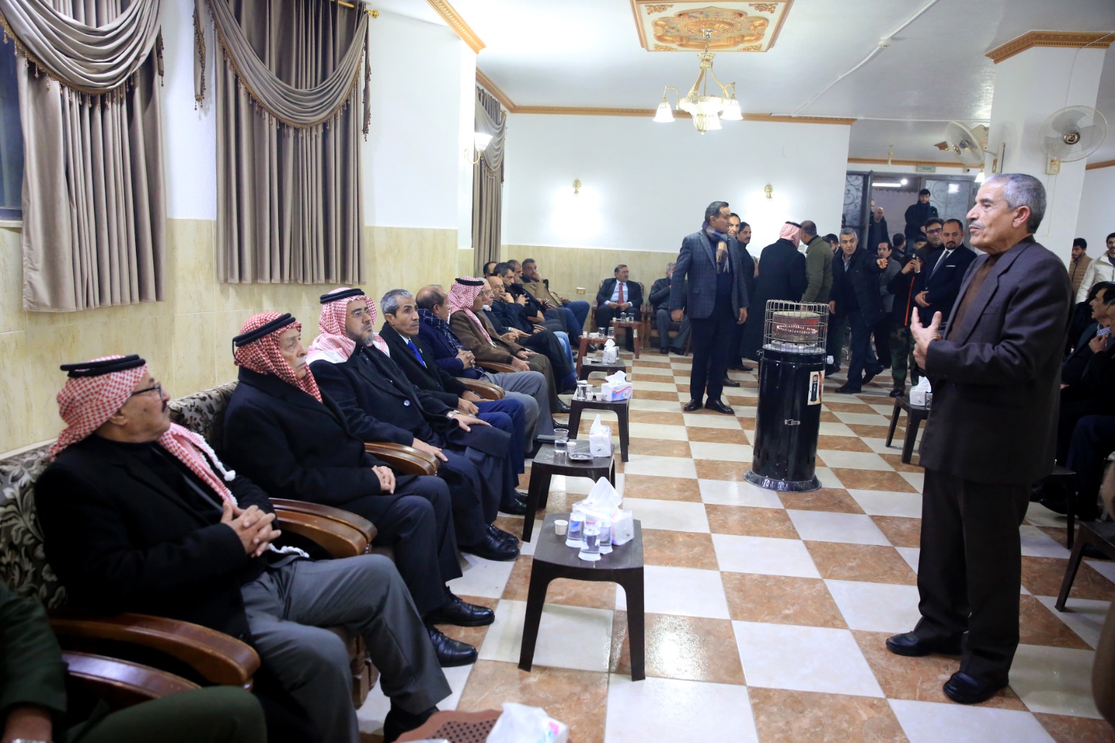 عاجل | مندوبا عن الملك وولي العهد.. العيسوي يعزي الزهير وأبو الغنم والقواسمة وأبو بكر والشوابكة والقرعان