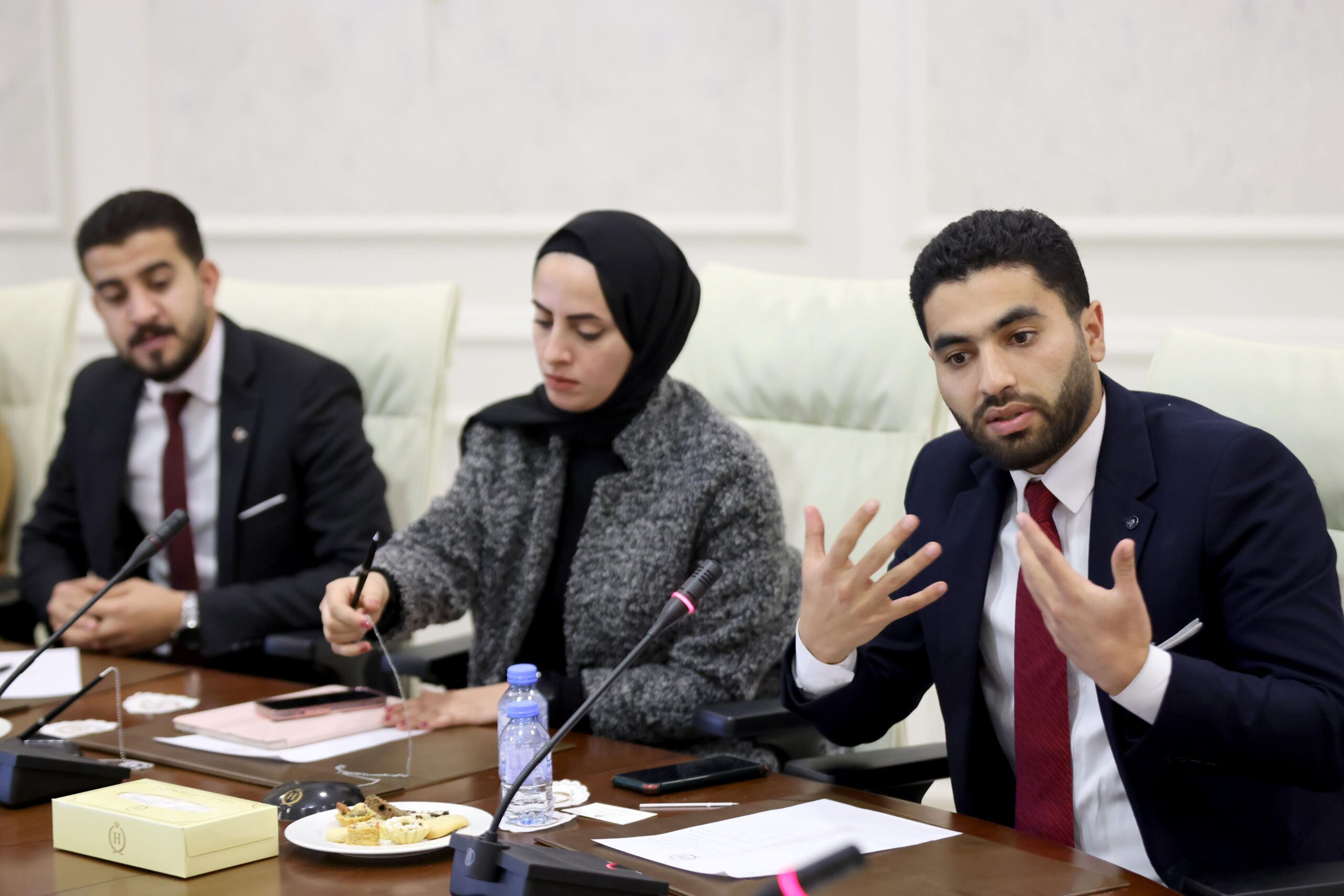 صورة حول : وزير الشباب يلتقي أعضاء الائتلاف الوطني الأردني للقرار 2250" الشباب والسلام والأمن" وزير الشباب يلتقي أعضاء الائتلاف الوطني الأردني للقرار 2250" الشباب والسلام والأمن"