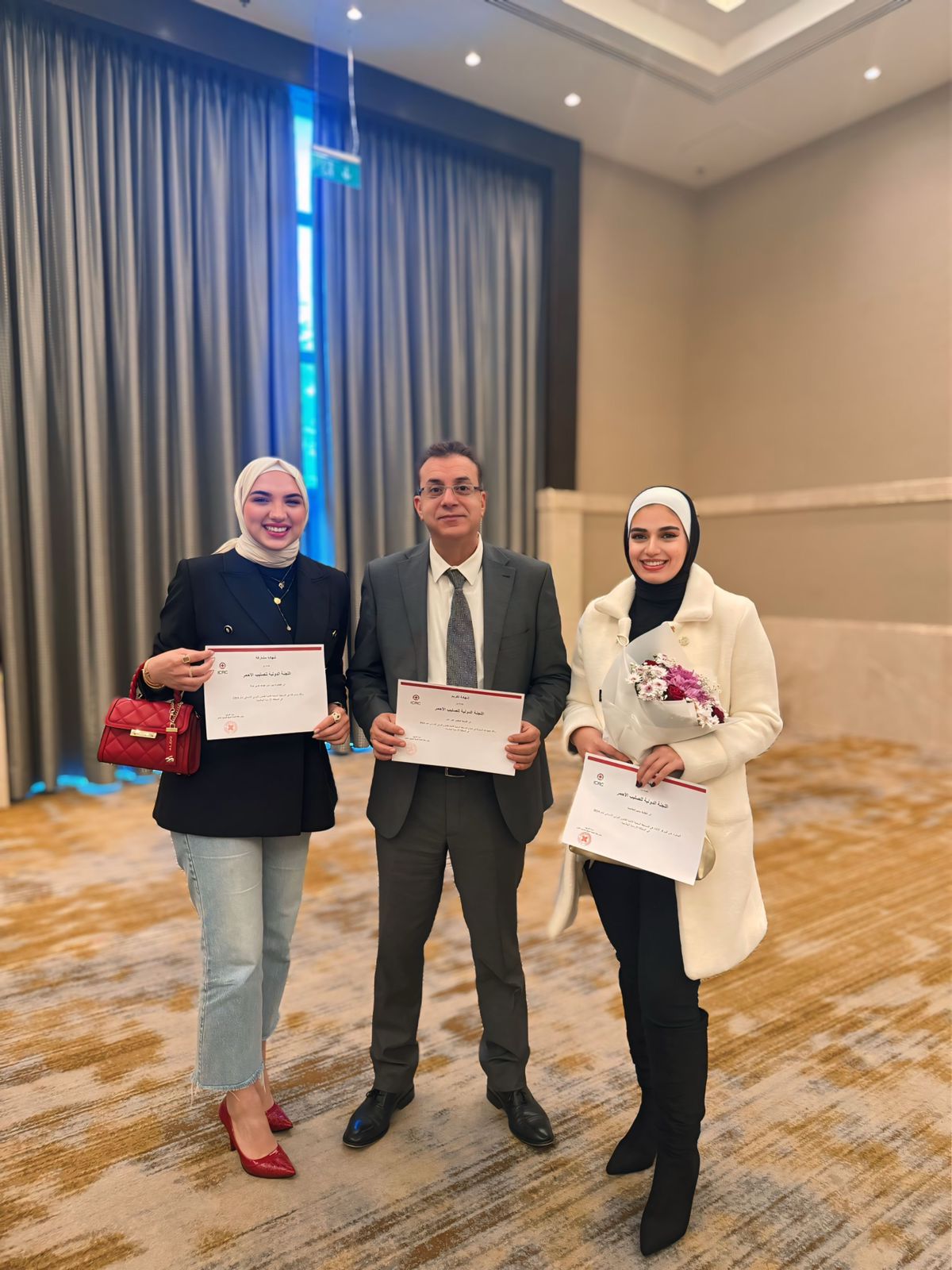 جامعة البترا تحصد المركز الثالث في مسابقة الصليب الأحمر البحثية