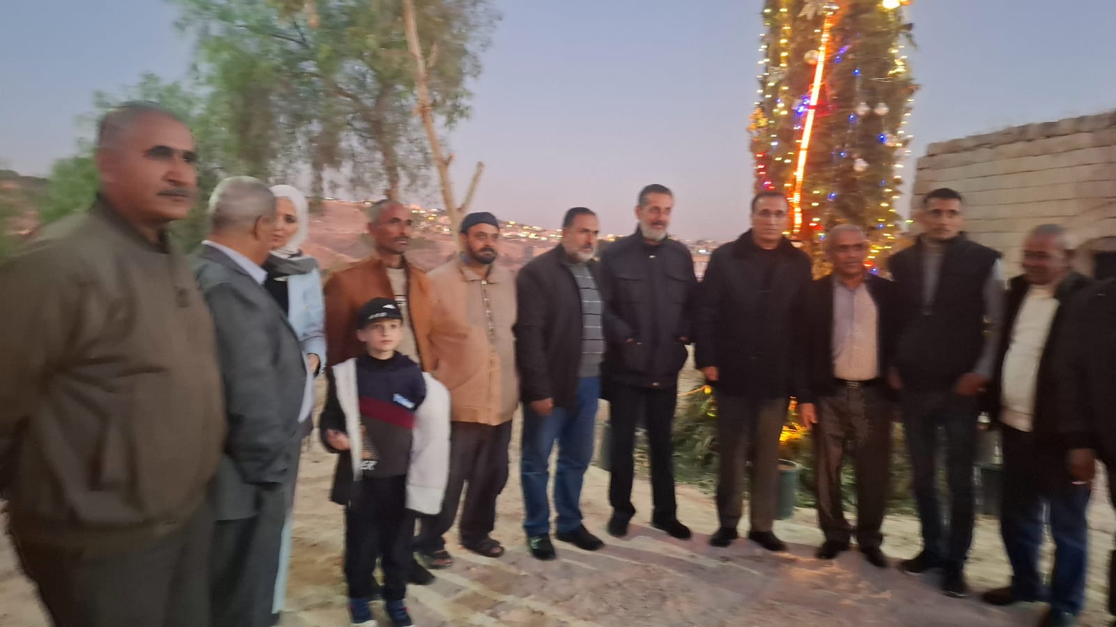 صورة حول : المعايطة يضييء شجرة عيد الميلاد مساء اليوم عند الدائرة الثقافية المعايطة يضييء شجرة عيد الميلاد مساء اليوم عند الدائرة الثقافية