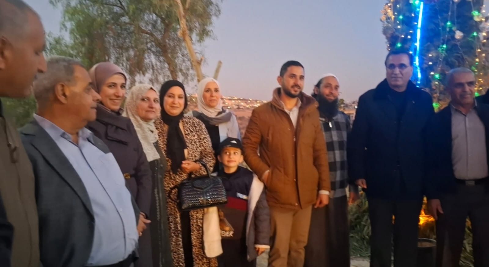 صورة حول : المعايطة يضييء شجرة عيد الميلاد مساء اليوم عند الدائرة الثقافية المعايطة يضييء شجرة عيد الميلاد مساء اليوم عند الدائرة الثقافية