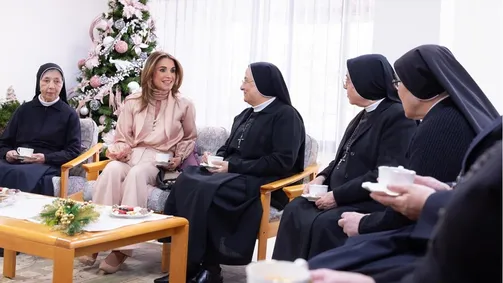 عاجل| الملكة رانيا تزور بيت الزيارة وتهنئ بعيد الميلاد المجيد