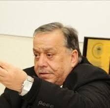 عن الخبراء والمحلليين