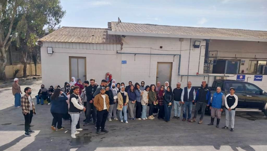 صورة حول : طلبة التكنولوجيا الزراعية في عمان الاهلية يزورون مزرعة الحوراني لتربية الأبقار طلبة التكنولوجيا الزراعية في عمان الاهلية يزورون مزرعة الحوراني لتربية الأبقار
