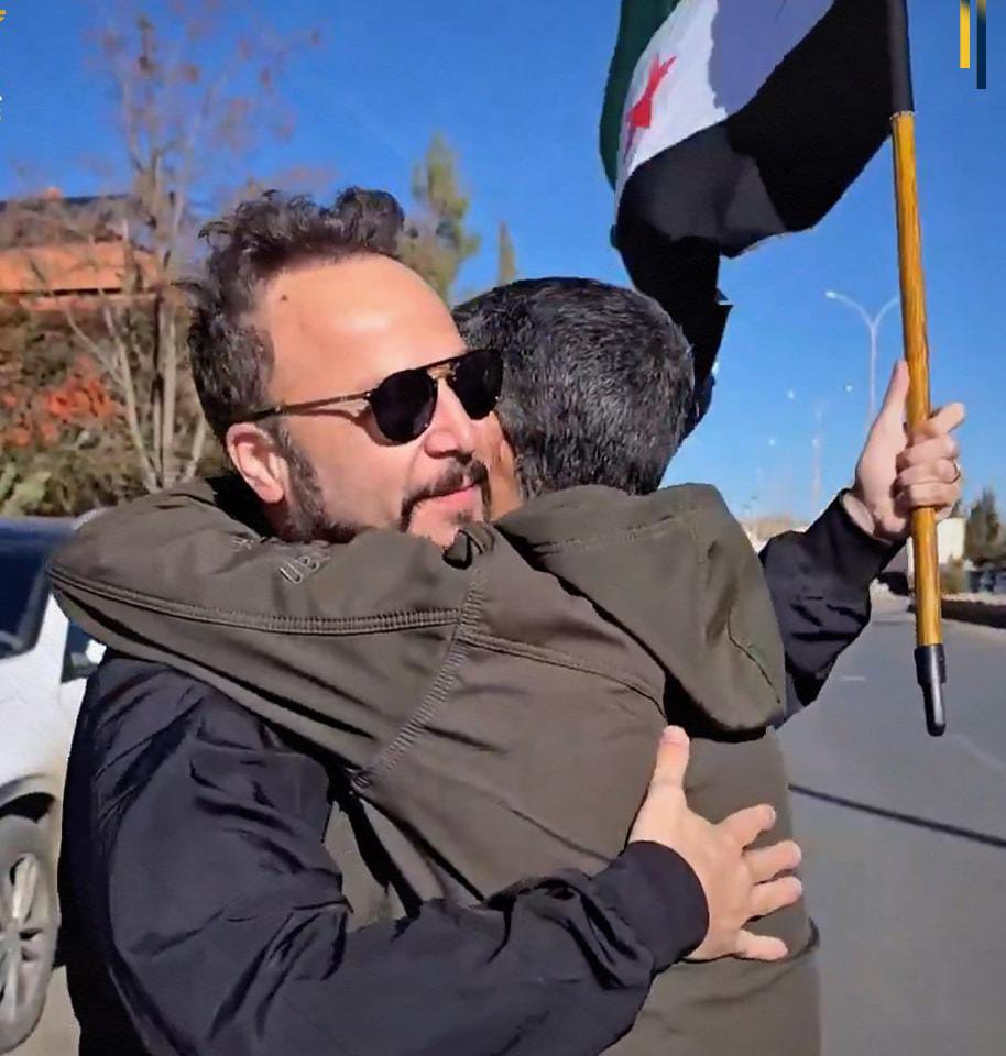 الجنرال عاد ليبتسم.. وصول مكسيم خليل إلى سوريا بعد 12 عاماً (فيديو)
