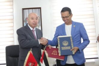 جامعة مؤتة : النعيمات يستقبل وفدا من الكلية الجامعية الإسلامية الماليزية