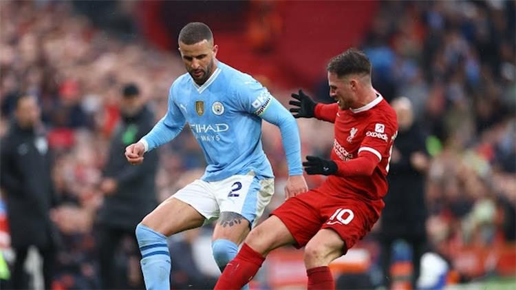 ليفربول يفوز على مانشستر سيتي 2-0.