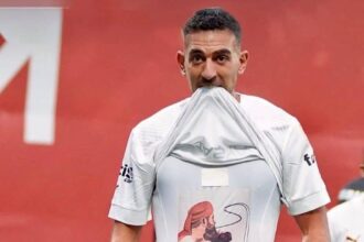 اللاعب المصري احمد كوكا يحتفل باهدافه بطريقة إنسانية