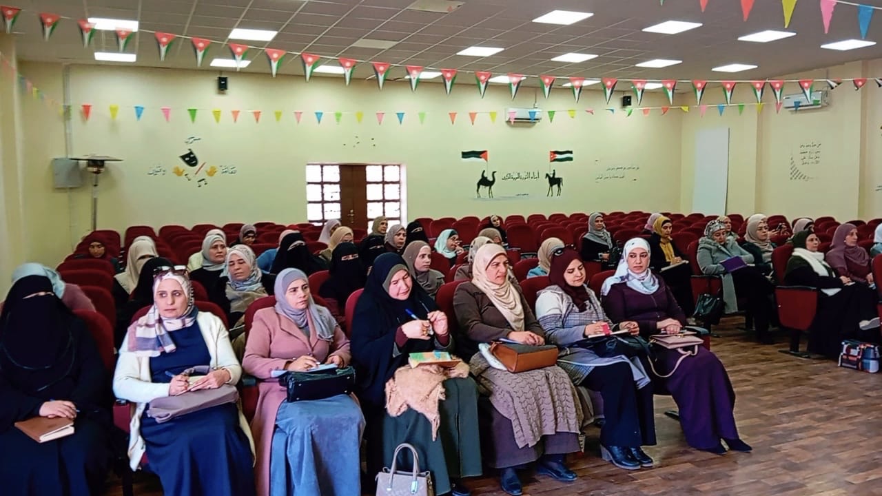 تربية المزار تجتمع مع مديري ومديرات المدارس