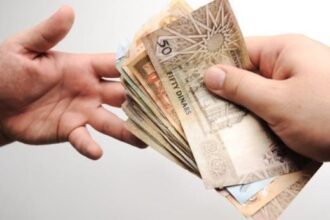 الحكومة تطفي ديونا بـ 3 مليارات دينار
