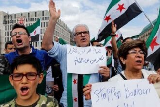 عبد الحكيم قطيفان يرقص احتفالاً بسقوط بشار الأسد (فيديو)