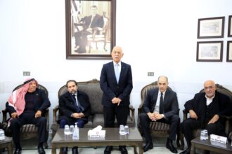 عاجل | مندوبا عن الملك وولي العهد.. العيسوي يعزي عشيرة المجالي