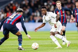 "كلاسيكو" مثير يحسم لقب كأس السوبر الإسباني في جدة