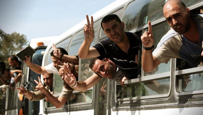 عمليات تبادل الأسرى الفلسطينية.. تاريخ طويل من الصمود والتضحيات