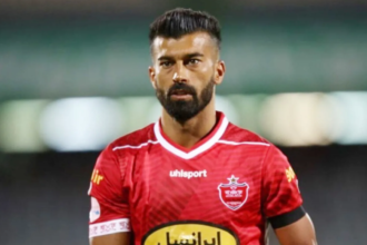 عاجل| عناق مشجعة يضع لاعب كرة قدم تحت التحقيق في إيران