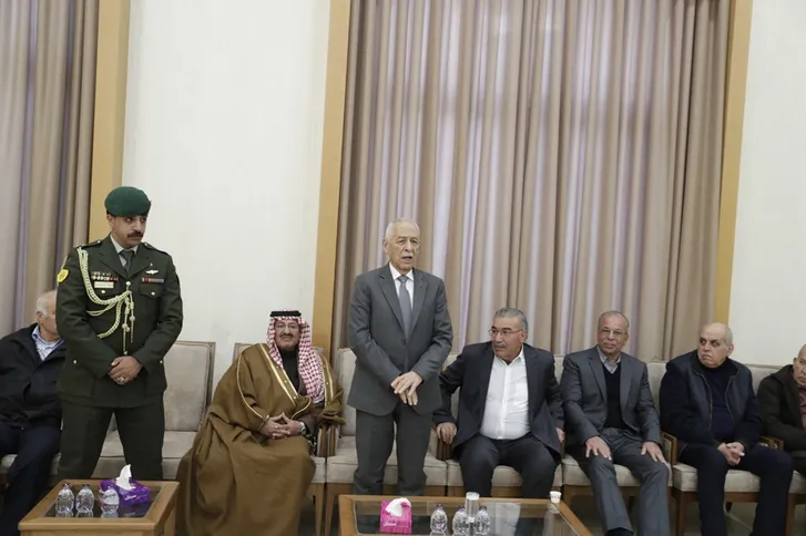 عاجل | العيسوي ينقل تعازي الملك وولي العهد لعشيرتي الحوراني وأبو عبيد