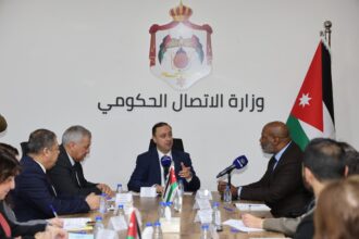 المومني يبحث مع وفد من جامعة كولومبيا سبل التعاون في مجالات الإعلام