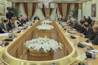 مالية الأعيان تُناقش مع فريق الحكومة الاقتصادي موازنة 2025