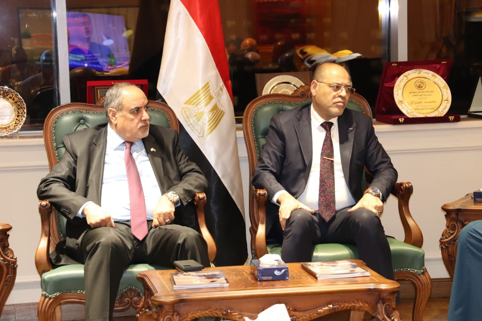 الفناطسة وجبران يبحثان تعزيز التعاون النقابي العربي في القاهرة
